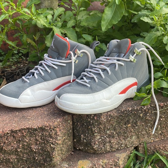 Jordan Retro 12 - Picture 2 of 6